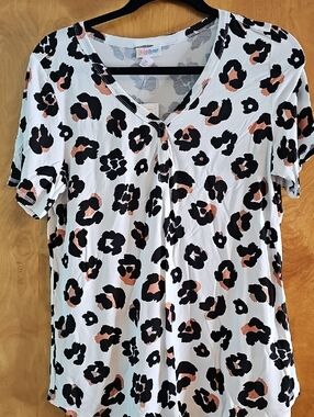 LuLaRoe White Short-Sleeve V-Neck Top with Black and Blush Leopard Print